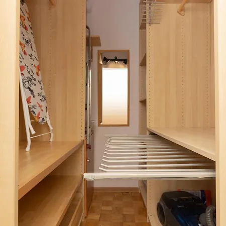 Praga Two-bedroom Kobielska By Renters