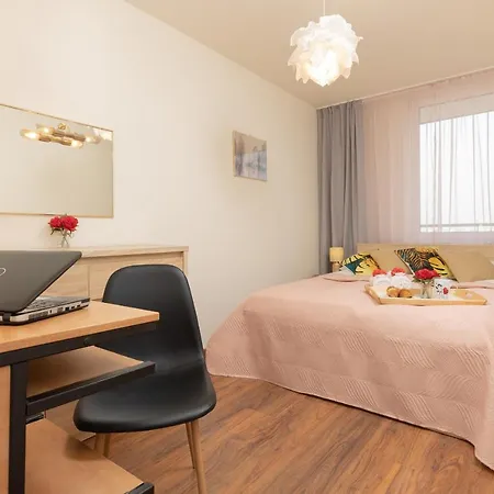 Praga Two-bedroom Kobielska By Renters