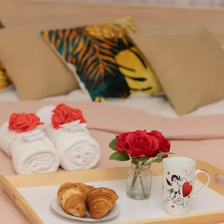 Praga Two-bedroom Kobielska By Renters Apartment
