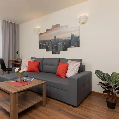 Praga Two-bedroom Kobielska By Renters * Varšava